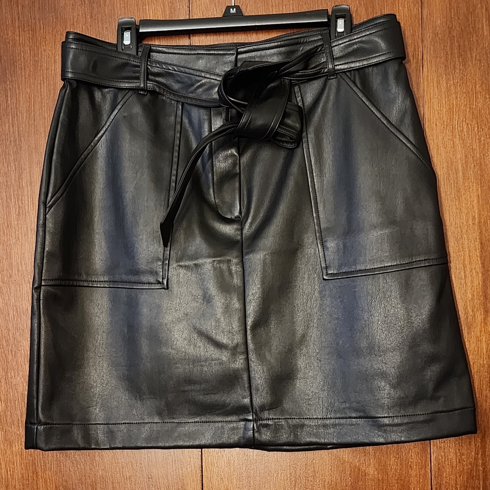 Ann Taylor leather skirt with pockets